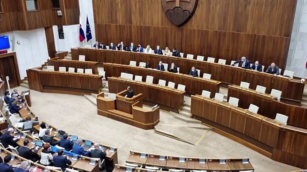 ZÁZNAM: NR SR odsudzuje vojenskú agresiu Ruska na Ukrajine, žiada zastavenie operácie