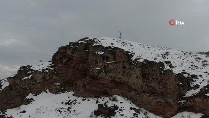Efsanelere konu olan mağara görenlerin ilgisini çekiyor