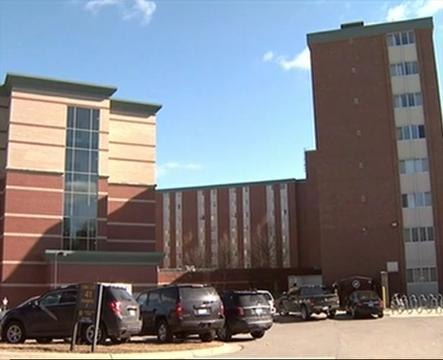 Pelajar universiti diburu selepas tembak ibu bapa dalam kampus