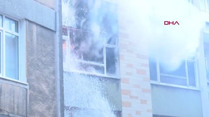 FATİH'TE 4 KATLI BİNADA YANGIN ÇIKTI