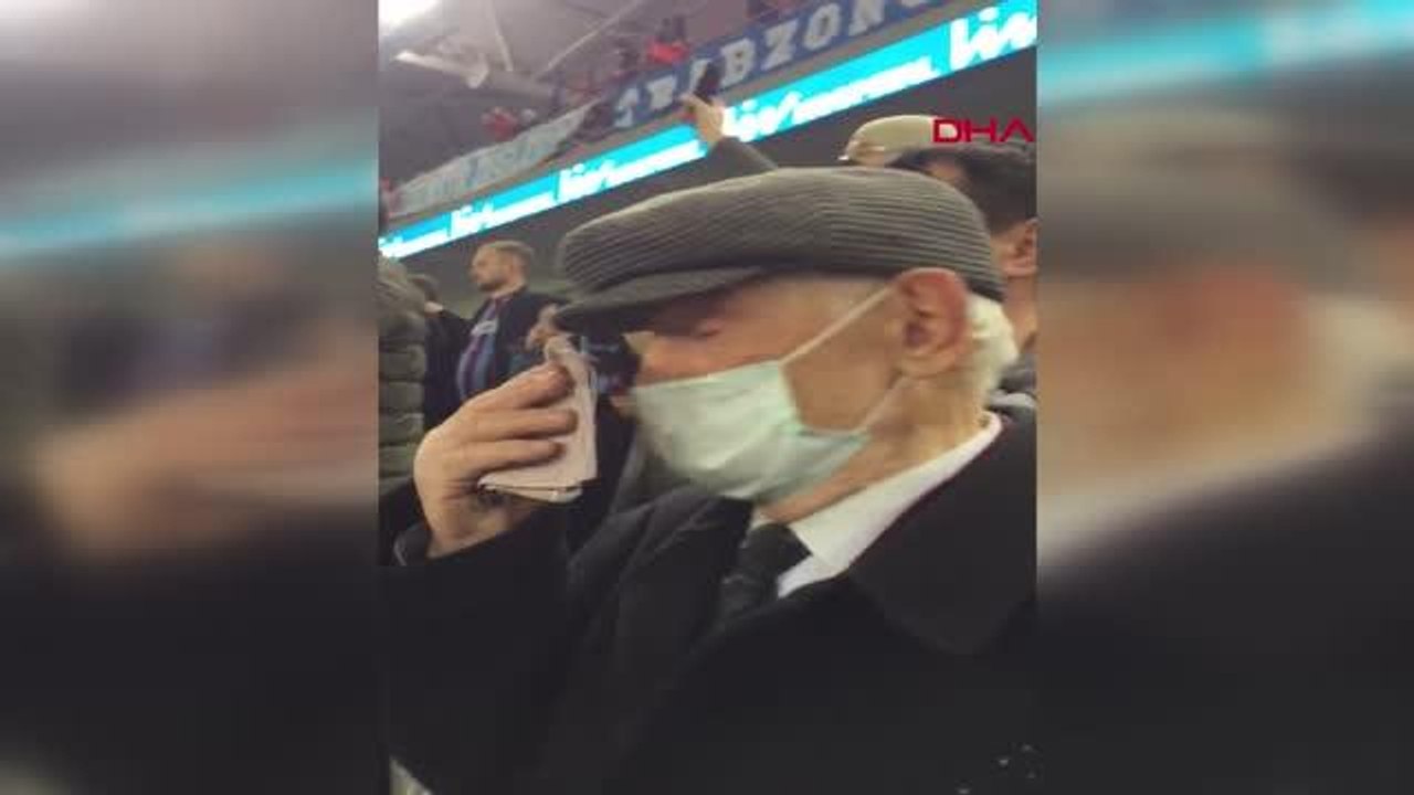 SPOR Stadyumda galibiyet sonrası gözyaşı döken...