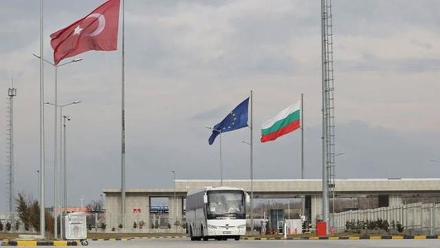 Savaşın ortasından tahliye edilen ilk kafile yurda döndü! Ukrayna'dan yola çıkan Türk vatandaşları ülkeye giriş yapmaya başladı