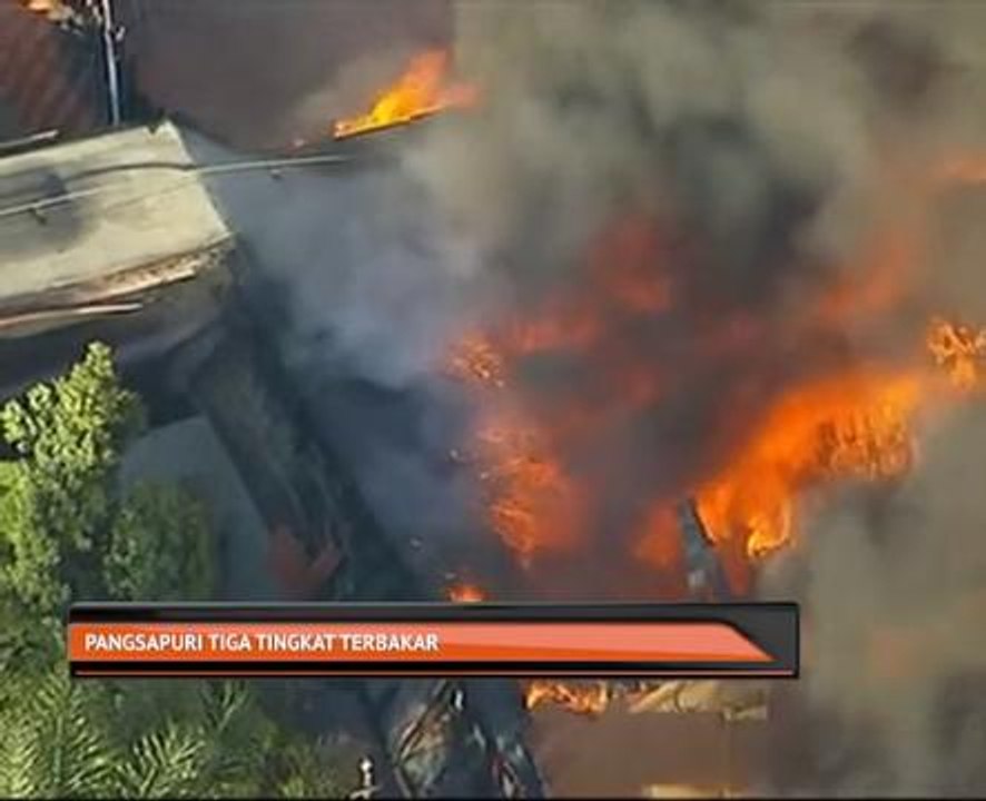 Pangsapuri tiga tingkat terbakar