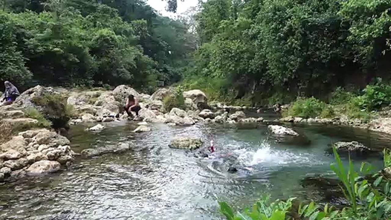 renang di sumber mata air krawak, airnya jernih banget