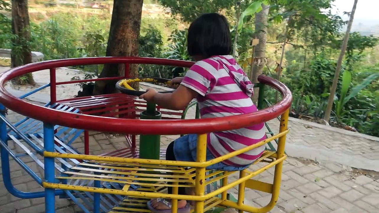 Play ground mini di sumber mata air krawak