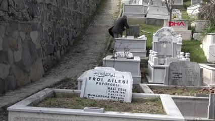 MEZARLIKTAN DEMİR KORKULUKLARI ÇALAN HIRSIZLAR, MEZARLARA ZARAR VERDİ