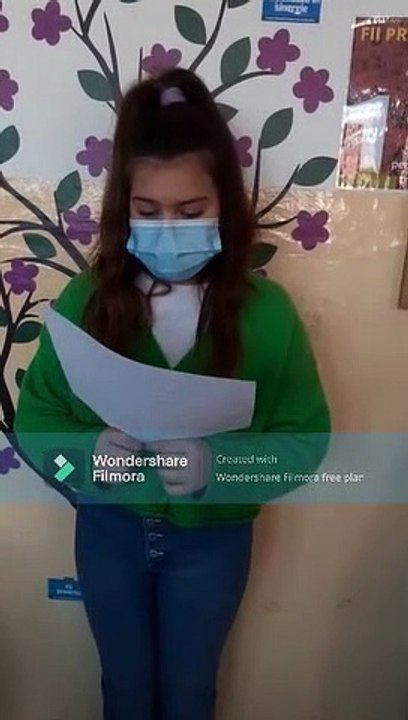 READING_A LITTLE GIRL AND A LITTLE DOG