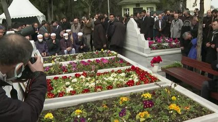 Eski başbakanlardan Necmettin Erbakan kabri başında anıldı