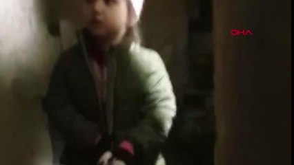 ANNESİ VE 4 AYLIK KARDEŞİYLE UKRAYNA'DA MAHSUR KALAN MİRA DUA EDEREK YARDIM İSTEDİ