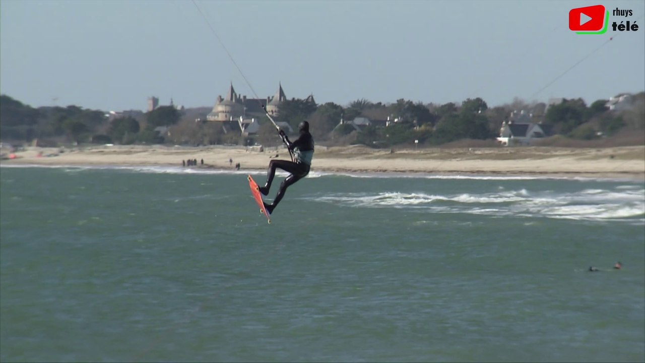 Sarzeau   |  Kitesurfing à Penvins    |   Rhuys Télé