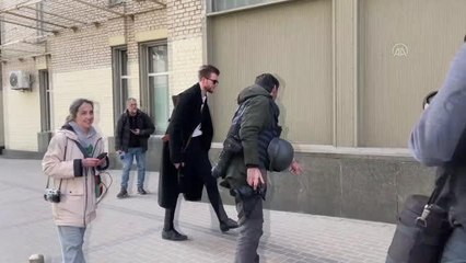 Son dakika haber | Ukrayna'nın en genç milletvekili Yurash silahlanarak Kiev sokaklarına çıktı