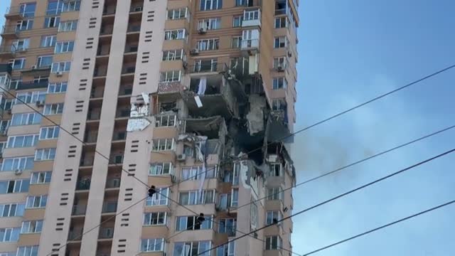 Una ucraniana que se queda en Kiev: Llevo varias noches en el búnker abrazada a mis padres y amigos