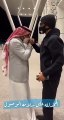 رابح صقر يسجد شكراً لله بعد عودته إلى السعودية