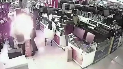 Kompak (Episod 261): Gigit iPhone sampai meletup