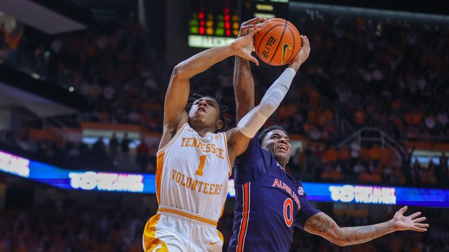 NCAAM 2/26 Recap: #17 Tennessee Brings Down #3 Auburn 67-62