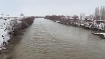 Karasu Nehri'ne düşen lise öğrencisini arama çalışmalarına ara verildi