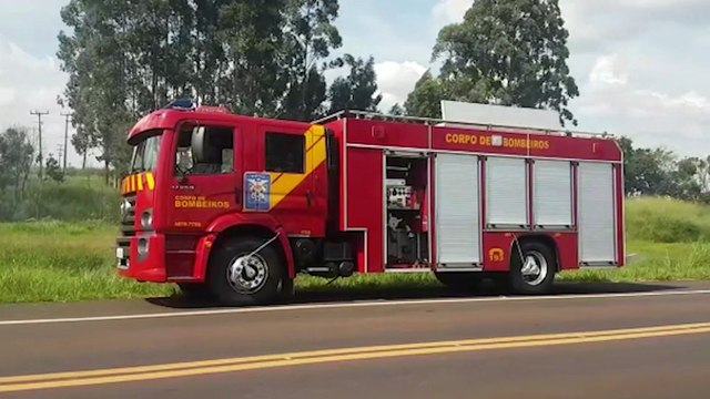 Intensa fumaça de incêndio às margens da BR-277 atrapalha visibilidade de motoristas