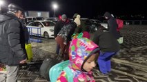 Sie wissen, dass sie leben: Hunderte Flüchtlinge erreichen Rumänien