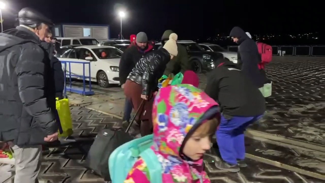 Sie wissen, dass sie leben: Hunderte Flüchtlinge erreichen Rumänien