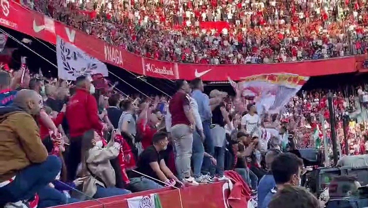 La comunión del Sevilla FC con su grada tras ganar El Gran Derbi ante el Betis