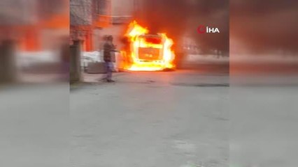 Pendik'te kaynak hatası: Tamir ettiği araç alev aldı, yanmaktan son anda kurtuldu