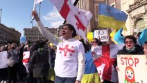 Roma, l'urlo della comunità ucraina al corteo contro la guerra: 