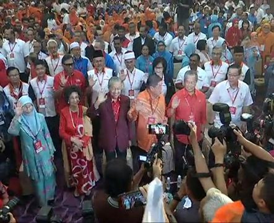 Kenapa UMNO sibuk isu Tun M mahu jadi pemimpin? - Rais Yatim