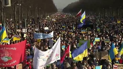Protestos na Europa, detenções na Rússia