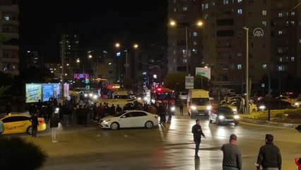 Ambulansla otomobilin çarpıştığı kazada 3 kişi yaralandı