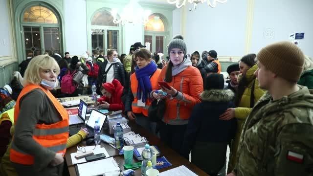 Rusya'nın Ukrayna'ya saldırılarının ardından siviller Polonya'ya gelmeye devam ediyor