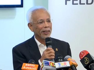 'Saya terpegun begitu mudah untuk pindah milik tanah dalam institusi seperti Felda' - Shahrir