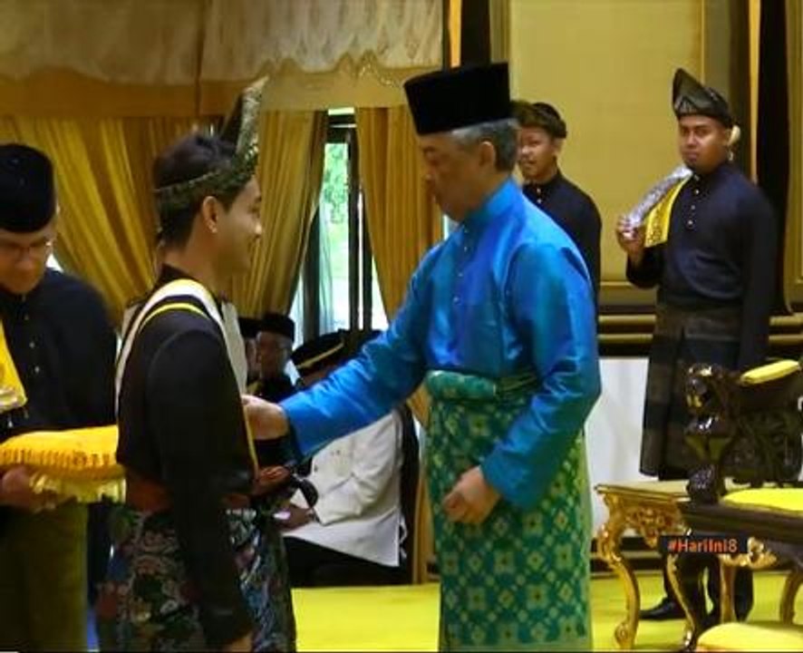Farid Kamil, Aaron Aziz dianugerahkan gelaran Datuk