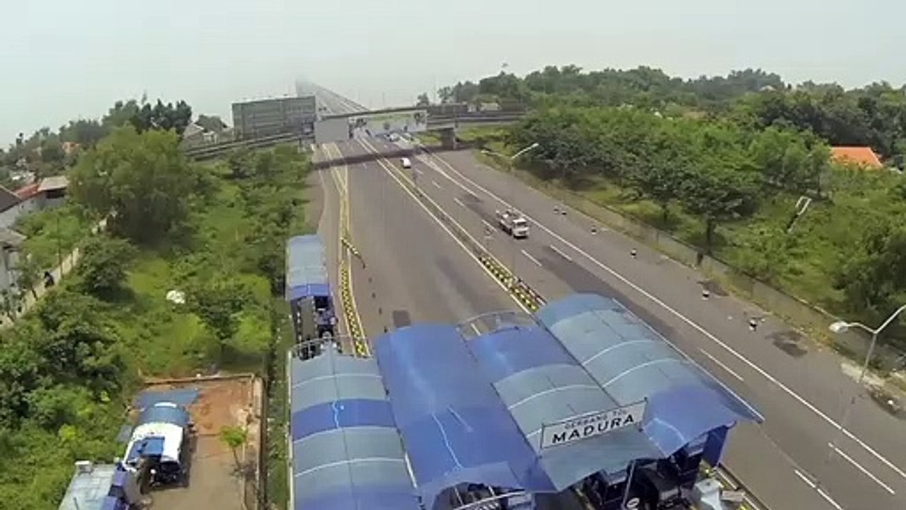 Jembatan Surabaya Madura dari atas ketinggian