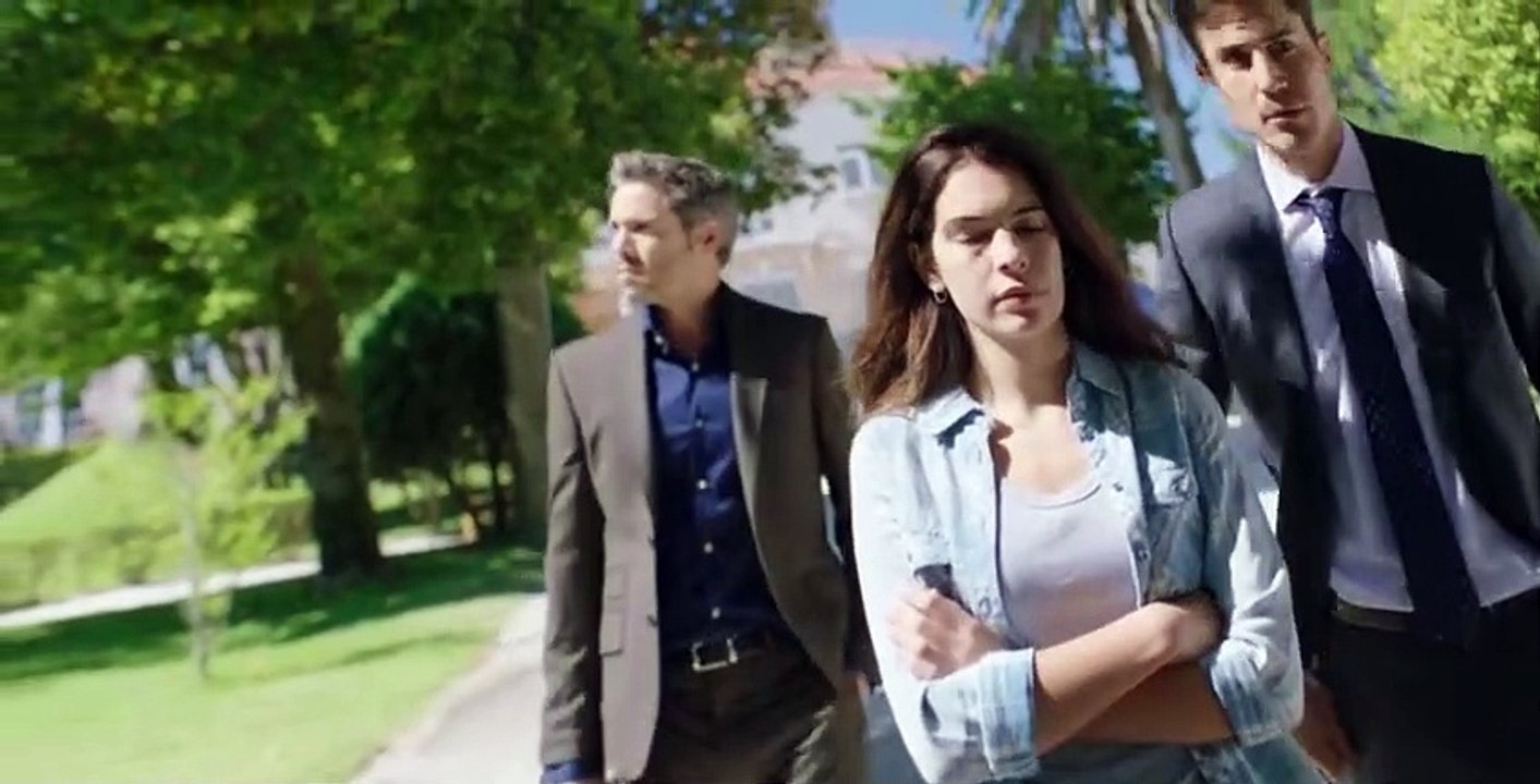 Unauthorized Living S01 E01