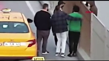 Taksiciyle yabancı uyruklu yolcunun ücret tartışması