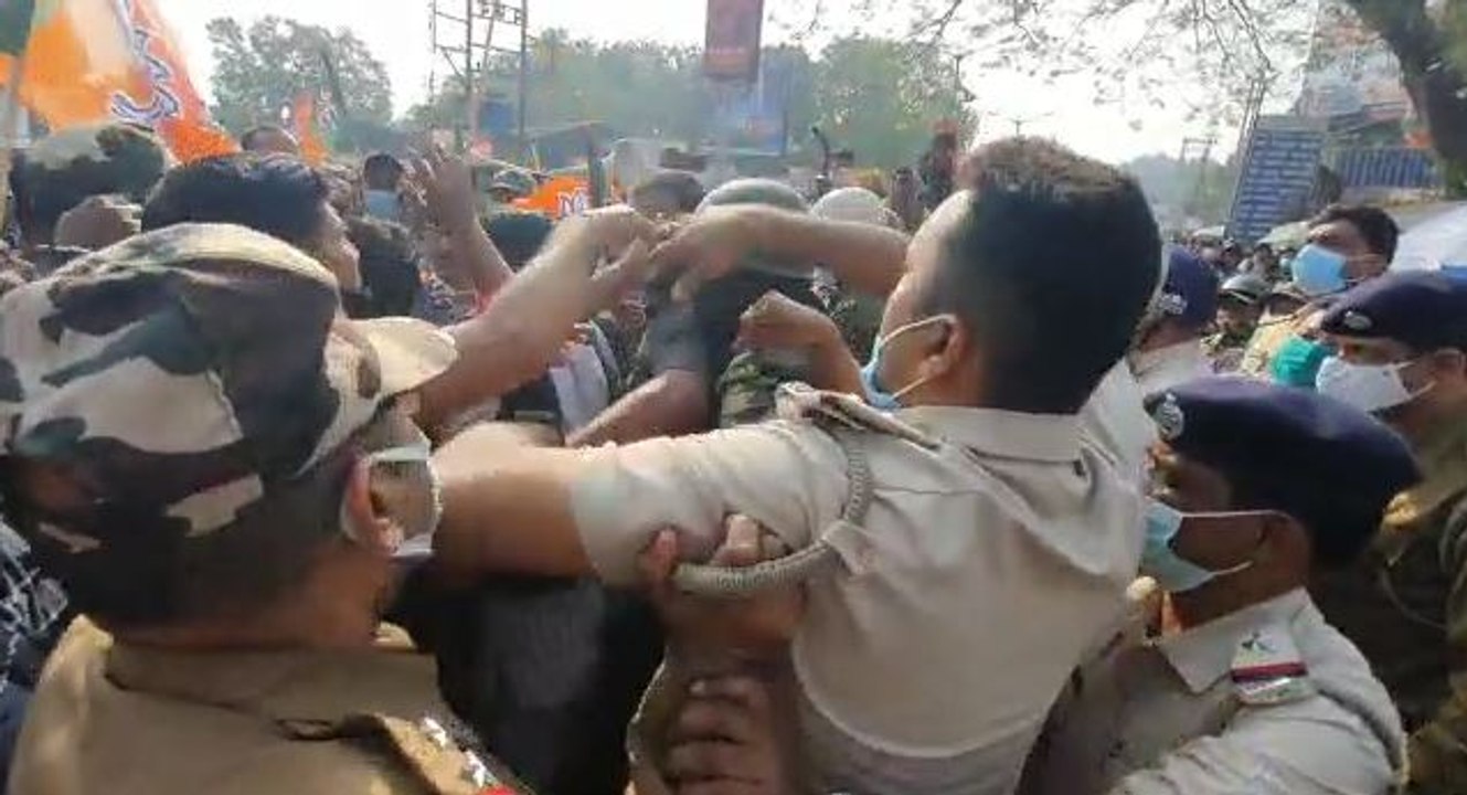 বিজেপির ডাকা আজকের বন্ধে বালুরঘাটে সামিল বিজেপি...