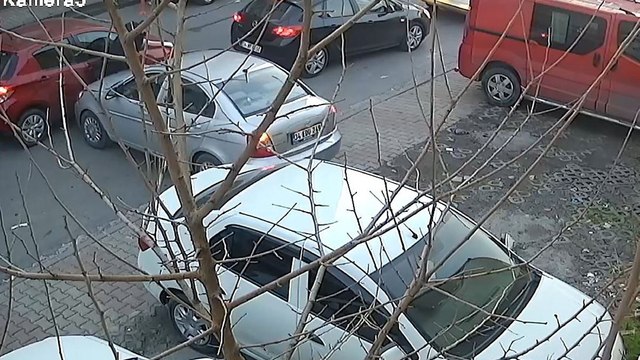 Park ederken vitesi karıştıran sürücü yayaya çarptı