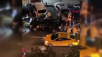 Trafiğin ortasında halay çektiler