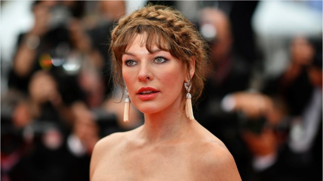 GALA VIDÉO - Guerre en Ukraine : Milla Jovovich “déchirée en deux”, son message bouleversant