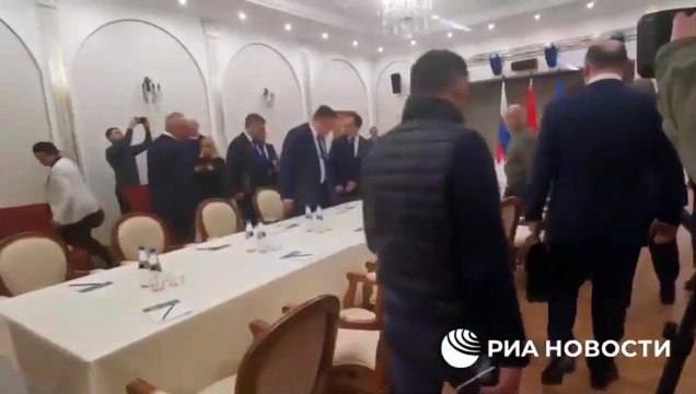 Rusya'nın Ukrayna'ya askeri müdahale başlatması sonrası iki ülkenin Belarus'ta gerçekleştirdikleri müzakere görüşmeleri başladı