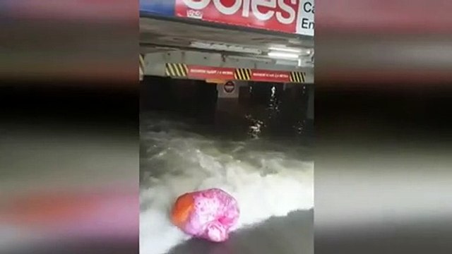 اجلاء عشرات آلاف السكان جراء الفيضانات في أستراليا