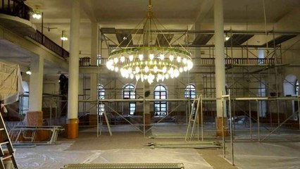 Kapısı yakılan tarihi camide tadilat başlatıldı