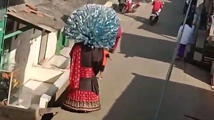 Ondel cantik Mirip Boneka Berbie