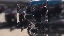 Polis ile sürücünün yakınları arasında arbede: 4 polis yaralandı... Polise saldıran zanlıların suç kaydı kabarık çıktı