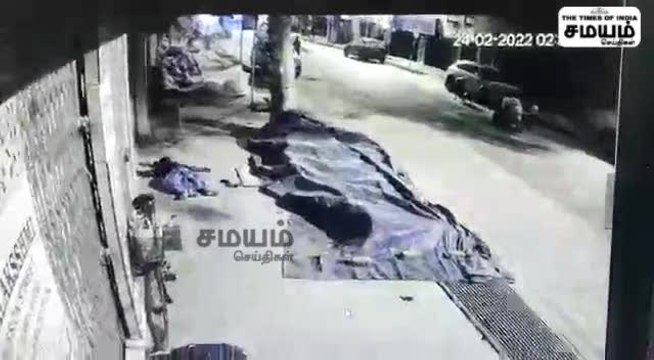 நிம்மதியா தூங்க விட மாட்டறாங்க; செல்போன் திருடும் சிசிடிவி காட்சிகள்!