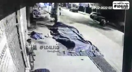 நிம்மதியா தூங்க விட மாட்டறாங்க; செல்போன் திருடும் சிசிடிவி காட்சிகள்!