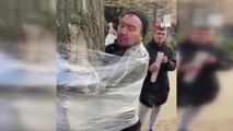 Ukraynalılar yakaladıkları Rus vatandaşını ağaca bağladı