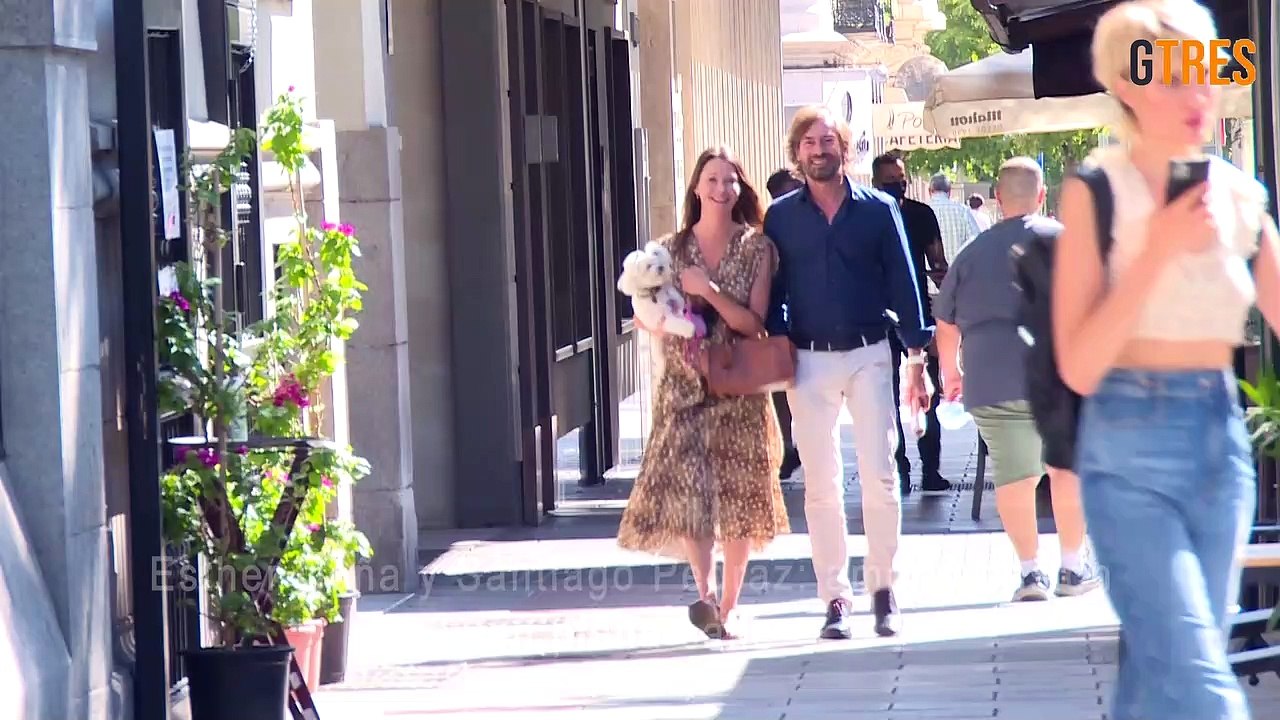 Esther Doña y Santiago Pedraz: besos en plena calle y un Versace para celebrar seis meses de amor