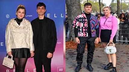 Louane se filme avec son chéri Florian  inexpressif, il fait capoter l@ vidéo