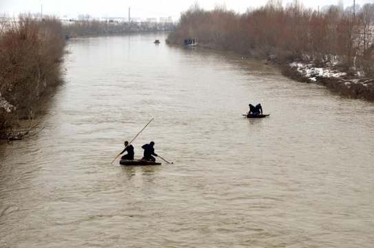 Karasu Nehri'ne düşen lise öğrencisini arama çalışmalarına ara verildi